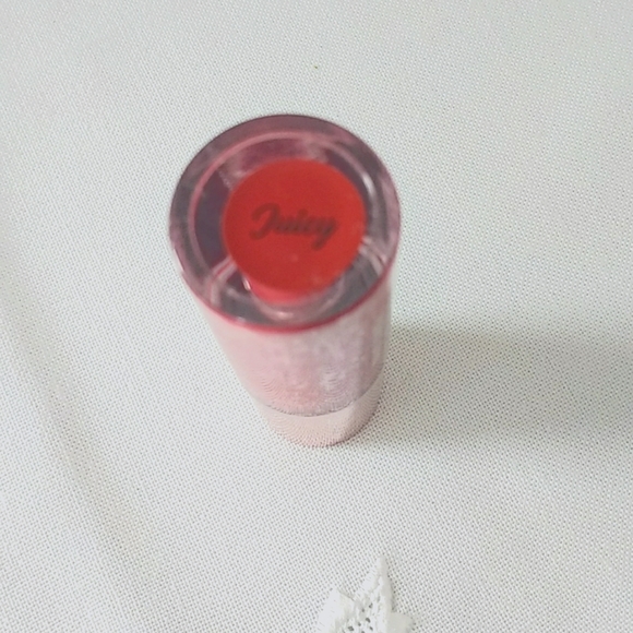 Revolution Pout Bomb plumping lipgloss - Picture 6 of 7